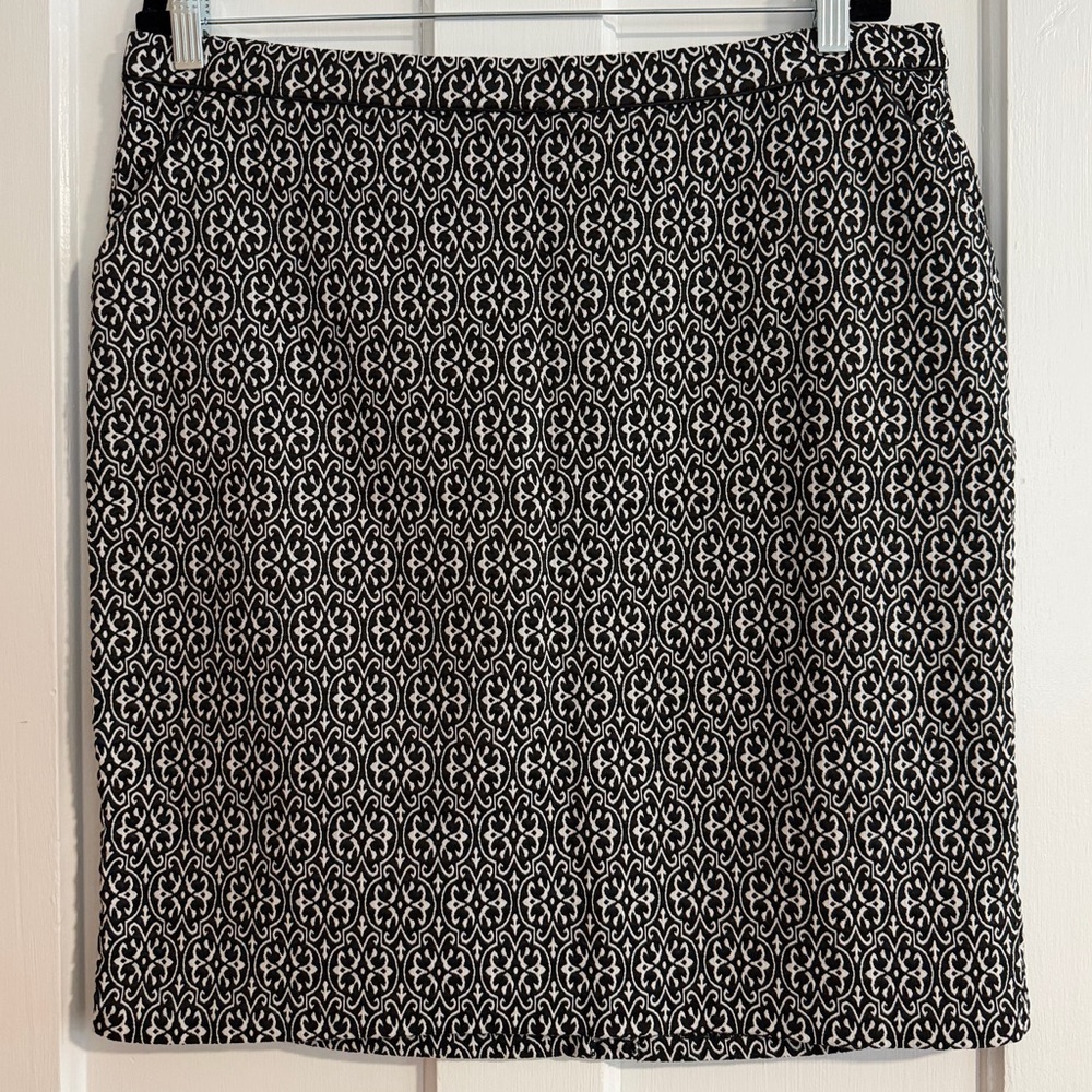 Dress Barn Black and White Patterned Skirt 1X